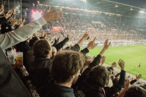 通博-structure-crowd-audience-football-stadium-cheers-1361419-pxhere.com_-1024x682