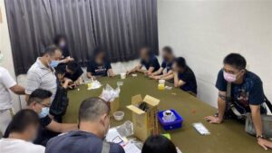 警攻堅職業賭場！賭客嚇到無法呼吸