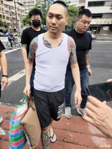 通博娛樂城-通博-博彩資訊-「直播主之亂」連千毅判7年定讞 親友開勞斯萊斯載他報到入監