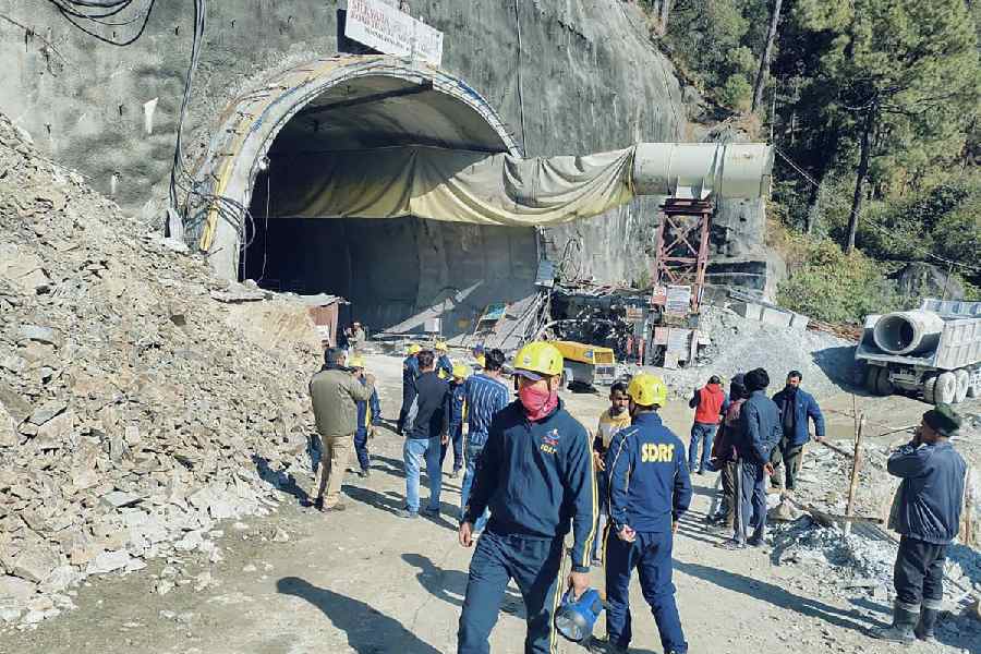 印度隧道坍塌 40人被困七天 救援無進展