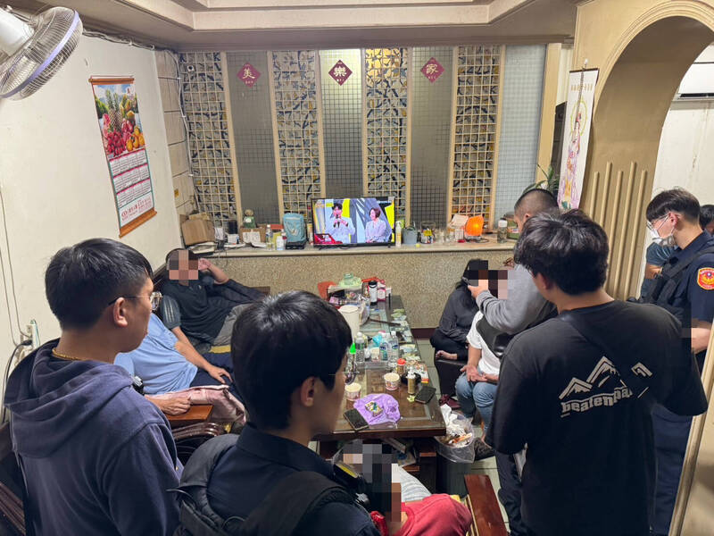 通博 線上新聞 賭場藏身民宅 桃園龍潭警暗夜攻堅逮13人