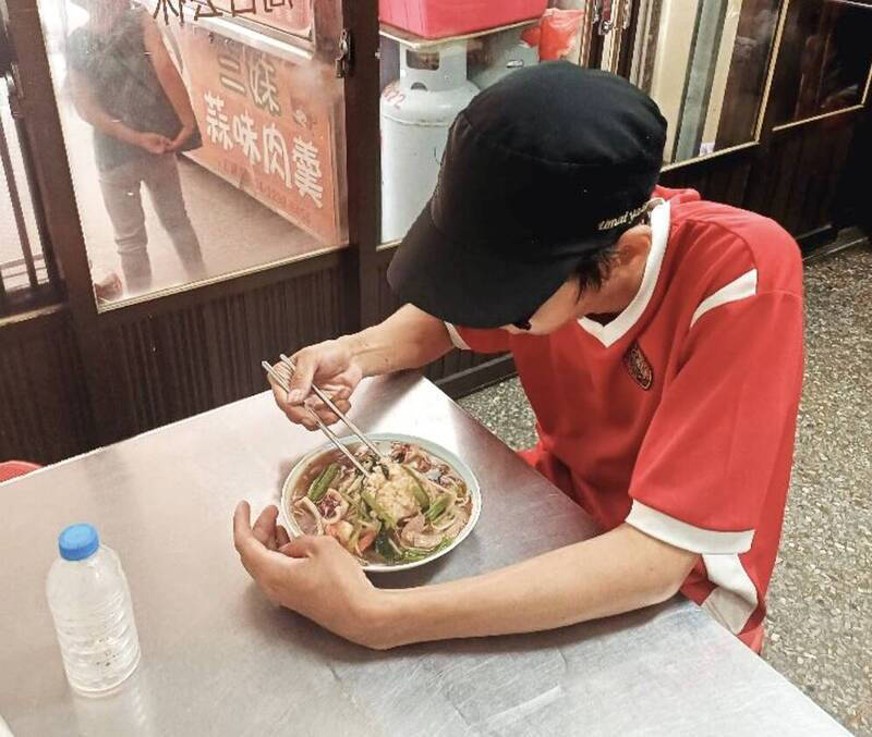 通博娛樂城-通博娛樂-💔 台中21歲青年悲慘身世曝光!淪「黑戶」只因生母跑了、父親不會報戶口!