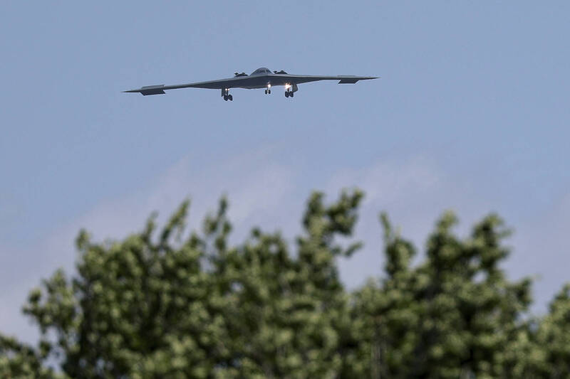 通博娛樂城-通博-完美收官！美軍突襲伊朗，B-2轟炸機「不眠不休37小時」霸氣返航！