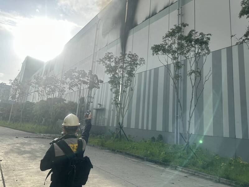 通博娛樂城-線上娛樂-🔥台泥子公司驚魂！鋰電池廠惡火，劇毒「氫氟酸」外洩釀危機！ chemicals 🏭
