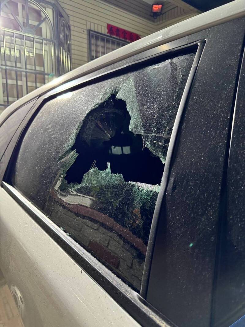 通博娛樂城-線上娛樂-😡忍無可忍！車輛「二度被砸」！車主怒告鄰居，警方鐵腕送辦！ enforcement 🚔