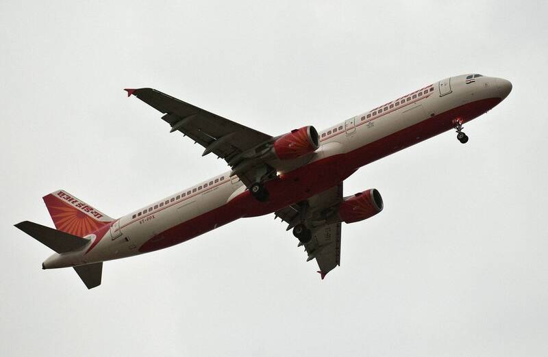 通博娛樂城-線上娛樂-✈️ 觸目驚心!印度客機「落地秒變火球」!香港飛新德里班機驚傳「起火燃燒」!🚒