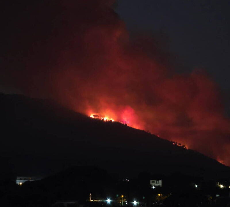 ！  🌋維蘇威怒吼！烈焰狂燒！義大利全國「總動員」多線搏命！