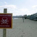 💣悲劇瞬間！烏克蘭泳客闖「死亡禁區」！海灘水雷炸飛3條人命！