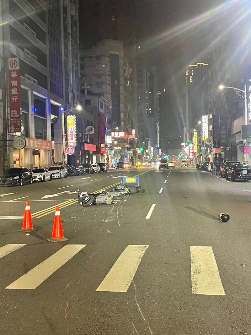 通博娛樂城-社會動態-🚦 午夜夢魘! 高雄「一心二路」爆炸性連環追撞!🚧 現場慘烈至少2人掛彩!