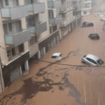通博娛樂城-國際資訊-生死一瞬間！西班牙暴雨「洪水滅頂車輛」！驚悚畫面曝光「車內還有活人」！