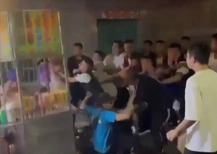 通博娛樂城-社會動態-🔥失控暴走!廟會「全武行」上演! 椅子滿天飛,警火速逮人!