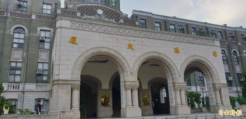 通博娛樂城-社會動態-💢口出狂言!律師公然嗆法官「智障」! 史上最狂律師遭警告處分!