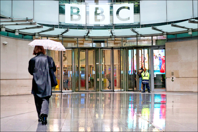 通博娛樂城-國際新聞-💣 世紀醜聞！ 英國BBC記者驚爆**「美人計」色誘高官！遭懷疑是「雙面共諜」！情報界全面戒備**！