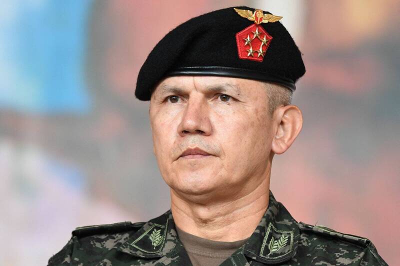 通博娛樂城-國際新聞-軍方介入！宏都拉斯將啟動「特別驗票」！參謀總長強硬表態：將以「軍事力量」確保權力交接！