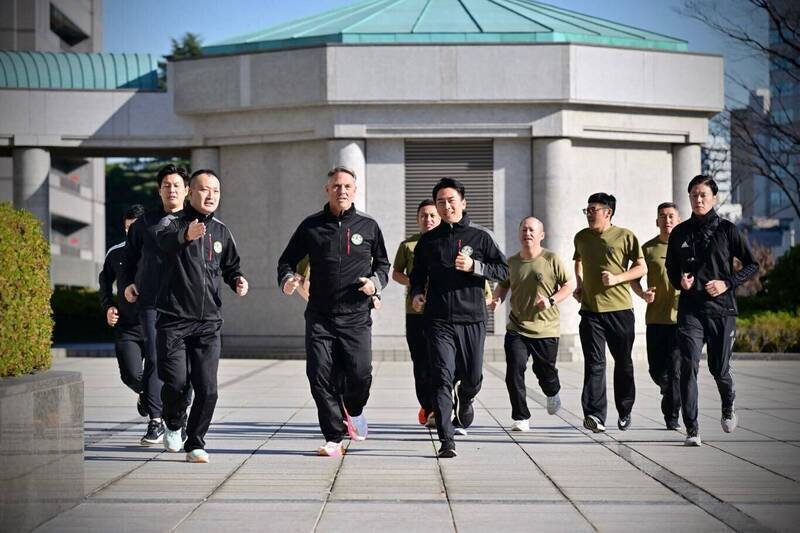 通博娛樂城-國際新聞-宣戰！澳防長訪日「突襲防衛省」！竟與小泉進次郎在內部「詭異慢跑」！背後密謀的軍事大動作曝光！