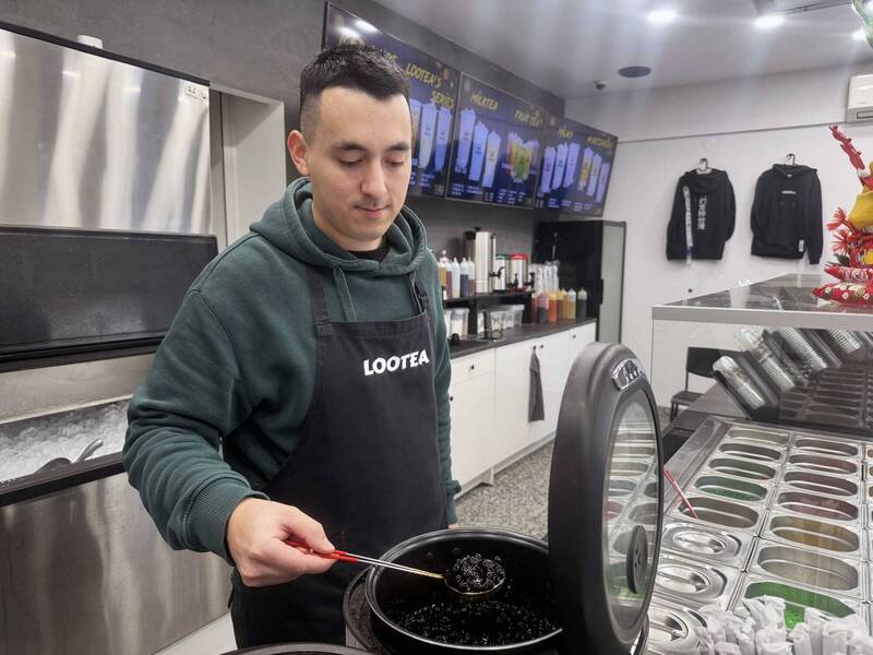 通博娛樂城-國際新聞-小粉紅玻璃心碎！ 捷克手搖店挺台遭惡意刷負評，老闆硬氣反擊：感謝台灣網友撐腰！