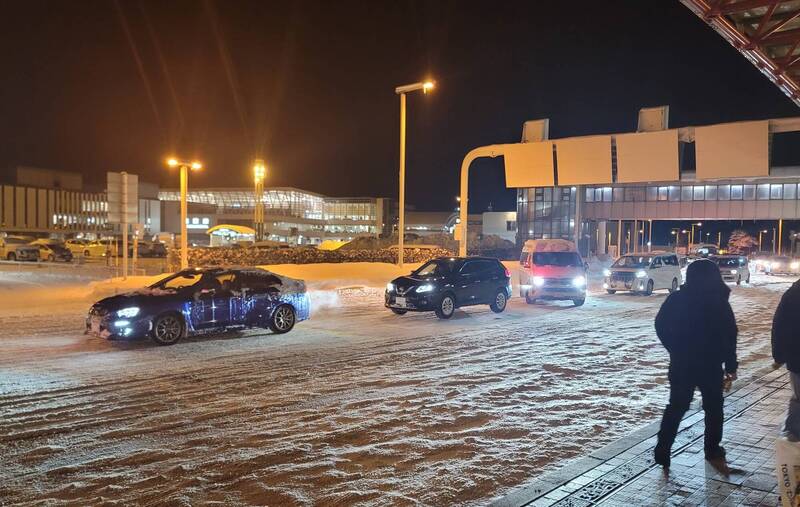 【冰封地獄】 札幌創紀錄暴雪奪命！7千人慘困機場過夜，新千歲機場淪為「現代難民營」。