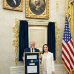 【川普鬧劇】 拿不到諾貝爾獎就買二手的？川普收購「二手獎牌」遭拒，竟厚臉皮逼官方認證！