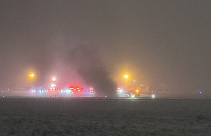 【死亡空難】 暴雪盲飛墜毀跑道！緬因州小飛機瞬間成火球，8人生死關鍵一線！