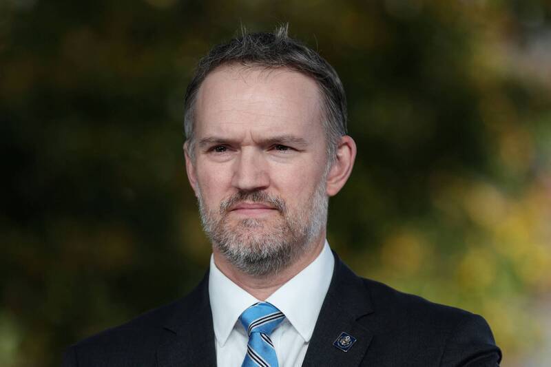 UBO8-快讯新闻 全球貿易海嘯來襲！美祭出 50% 致命關稅鎖死中國，各國關稅全面飆升 15%：好日子到頭了？