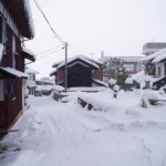 暴雪封路！鳥取縣大山町選情告急，選務人員受困雪中，投票被迫緊急延時！