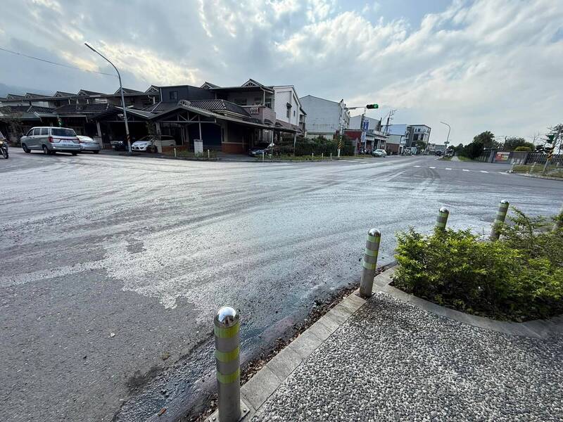 宜蘭驚見臭氣炸彈！貨車液肥「狂噴一路」薰翻全鎮，警環聯手重罰圍捕
