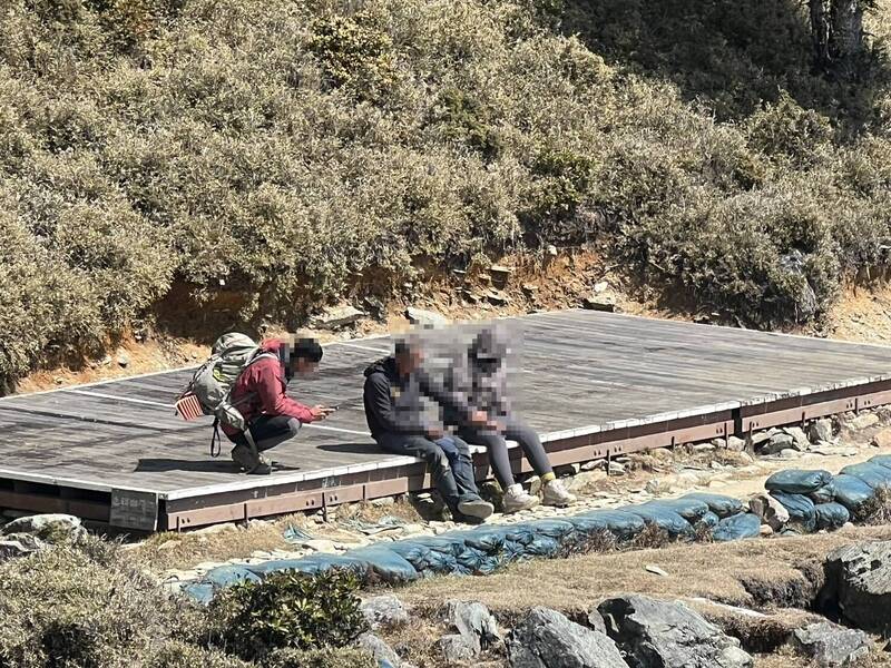 嘉明湖驚魂！17歲少女登山突發命危，直升機高空救援生死一瞬間！