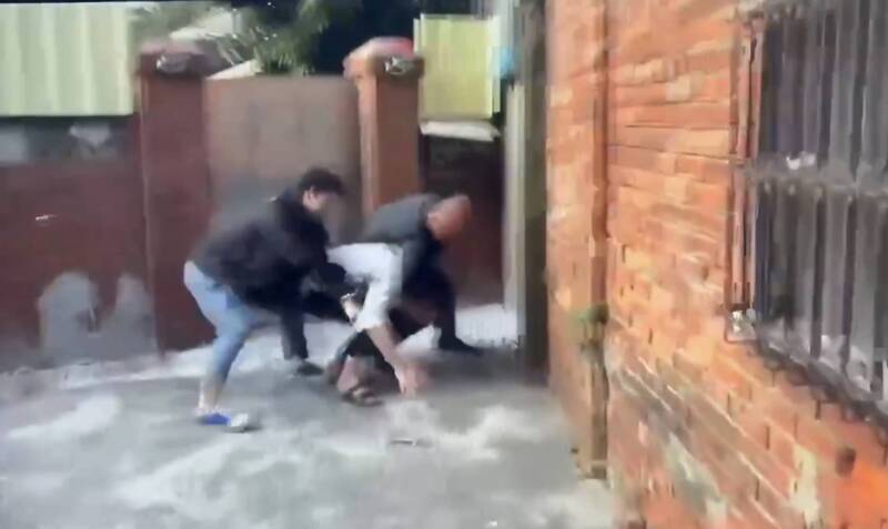 竹警直搗地獄毒窟！市價300萬劇毒黑貨全曝光，檢方鐵腕聲押4嫌獲准！