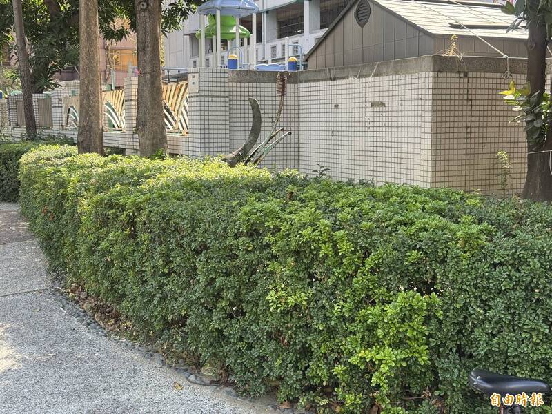 高雄校園驚傳暴力！小學生竟持美工刀「抵同學下巴」威嚇，家長集體氣炸報警！