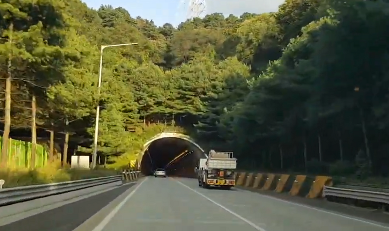 通博娛樂城-國際新聞-煉獄級連環撞!大田隧道「12車瞬間成廢鐵」,15人浴血受傷畫面曝光!