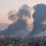 通博娛樂城-國際新聞-搶在停火前滅國！以色列血洗伊朗「核武心臟」，飛彈中樞慘遭毀滅性打擊！ 內容詳情 以色列軍方26日對伊朗軍武重鎮伊斯法罕（Isfahan）發動大規模空襲。外媒分析，這不是因為攻勢受阻需要增援，而是因為以色列擔心停火窗口過早開啟，導致該處的核武與飛彈設施未能徹底拆除。這場搶在談判生效前的