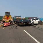 差一秒落海！老翁西濱撞緩撞車再遭大貨車「追尾猛推」，懸空橋邊死裡逃生