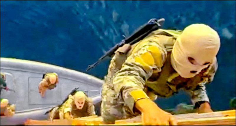 【海域封鎖現場】革命衛隊強行登船！武裝扣押外籍貨輪，荷姆茲海峽「火藥味」直衝最高點！