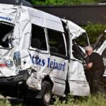 比利時校車慘遭火車「斷腰」輾碎！4學童無辜喪命，現場慘狀目擊者哭崩！