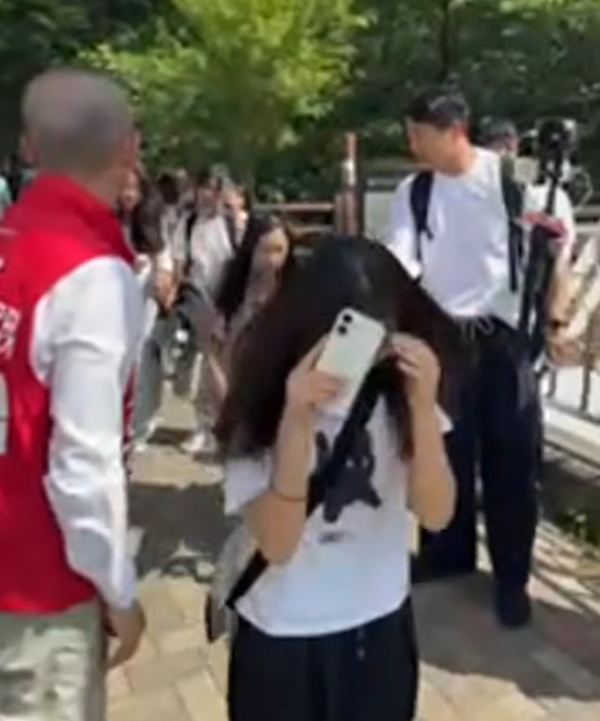 失言風波！南韓在野黨競選竟公然物化女學生，現場狂喊「這有很多帥歐巴」！