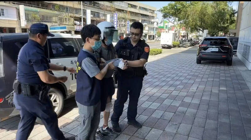 【瘋狂 8 旬翁】縱火、砍人還敢「搶救護車」！台南老翁血洗小姨子與警消，法官震怒下令收押！
