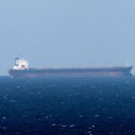 【阿聯外海急報】油輪驚傳遭「不明武裝」擊中！美軍 1.5 萬精英火速部署，全球護航戰雲密佈！