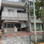 【東京巴士驚魂】 7 旬惡徒突發狂「持刀血洗車廂」!乘客驚慌逃竄, 1 人臉部慘遭割傷!