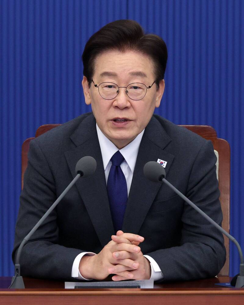 【南韓政壇大地震！】選舉舞弊疑雲慘烈衝擊！李在明支持率「雪崩式暴跌」，深夜緊急發文道歉、卑微高喊更低姿態！
