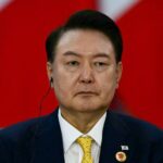 【震撼亞洲政壇！】被控企圖「強行製造戰爭狀態」！前總統尹錫悅向北韓密派無人機，遭重判「暗無天日 30 年監禁」！