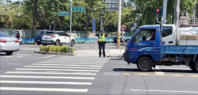 全台吃貨注意！玉井芒果盛產期「採購人潮恐塞爆」，警方提前佈署交通大疏導鐵腕管制！