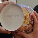 搭機慘成荒野求生!飛成都航班延誤4小時 竟拿「過期毒泡麵」打發乘客爆火大開轟!