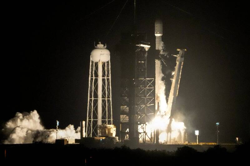 通博娛樂城-國際新聞-地表最狂撞擊倒數!SpaceX 3噸鋼鐵火箭直衝月球 驚天爆炸預估「炸飛百萬公斤碎屑」!