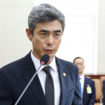 由於多枚地雷密集分布在事件現場,部分人士提出地雷可能從其他地點沿河川等途徑漂移而來,但姜信哲直言,這種可能性非常低。他指出,地雷埋設的情況應與北韓推動邊境要塞化工程有關。 有觀點認為,在距離事發地點1公尺以外的範圍內,至少發現4枚地雷。從29日新發現地雷的埋設情況來看,本月21日造成爆炸事件的北韓地雷,也很可能是由北韓軍方埋設,而非漂移而來。 姜信哲並明確指出,爆炸事件確實是由北韓地雷所造成,已違反韓戰「停戰協定」,事故責任在北韓一方,南韓將採取相應措施。 姜信哲強調,南韓方面已備妥必要對策,並將分階段實施,但並未透露具體措施內容。他表示,在最終確認事件是由北韓造成後,南韓將與聯合國軍司令部及國際社會合作,明確追究北韓的責任。