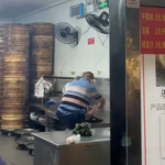 噁爆!中國長沙包子店員工竟在「蒸籠旁狂剪腳趾甲」,影片瘋傳業者急出面道歉