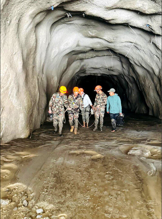 慘釀近千死4400人失蹤！尼泊爾官員怒撕中國：雪崩冰川資訊「一點都沒給」